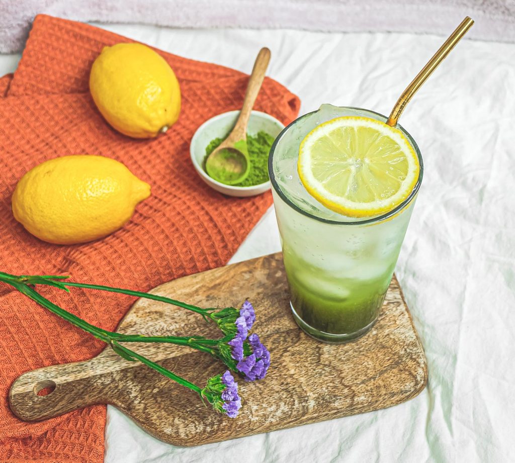 matcha-lemon-soda-healthy-carbonate-drink-alternative