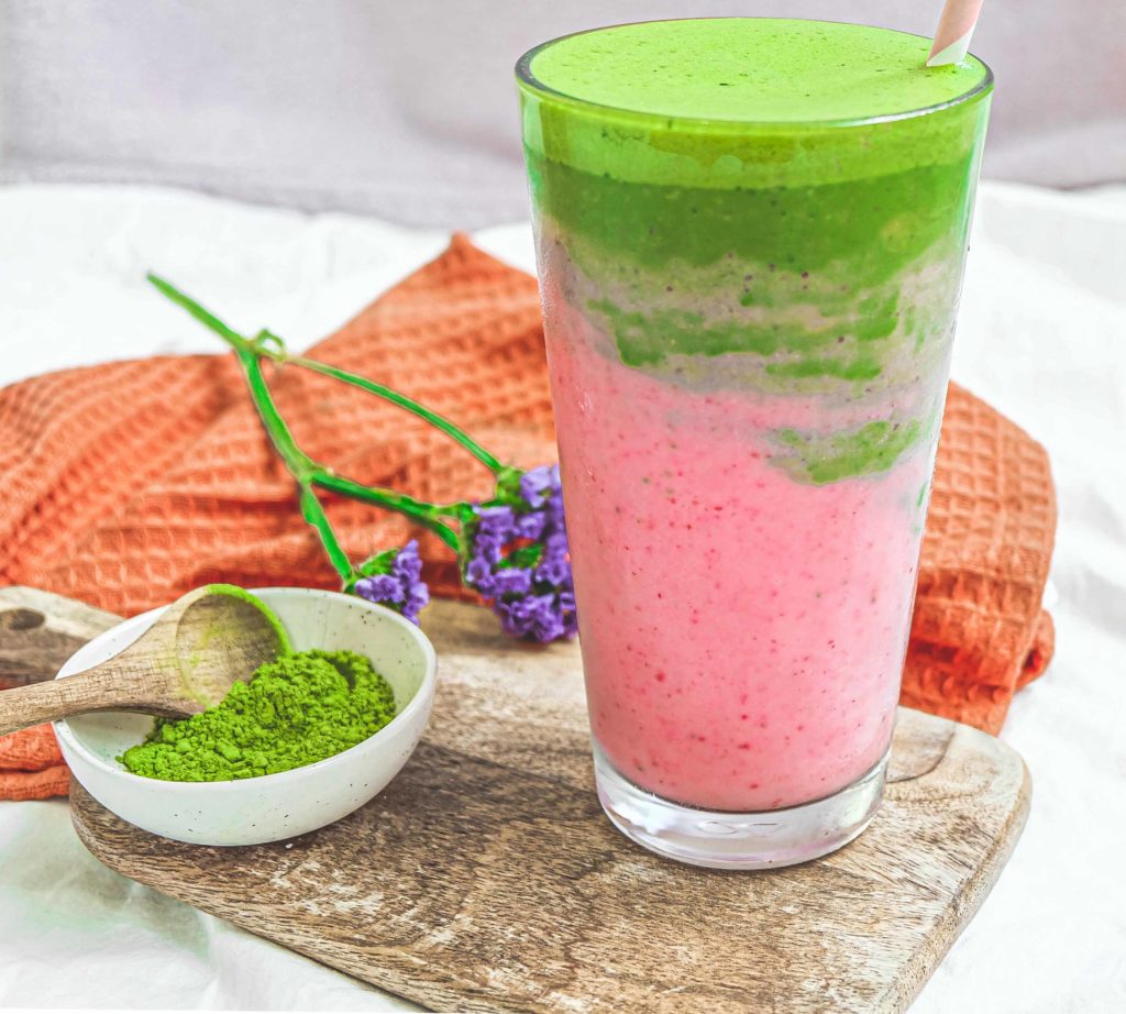 matcha-strawberry-smoothie