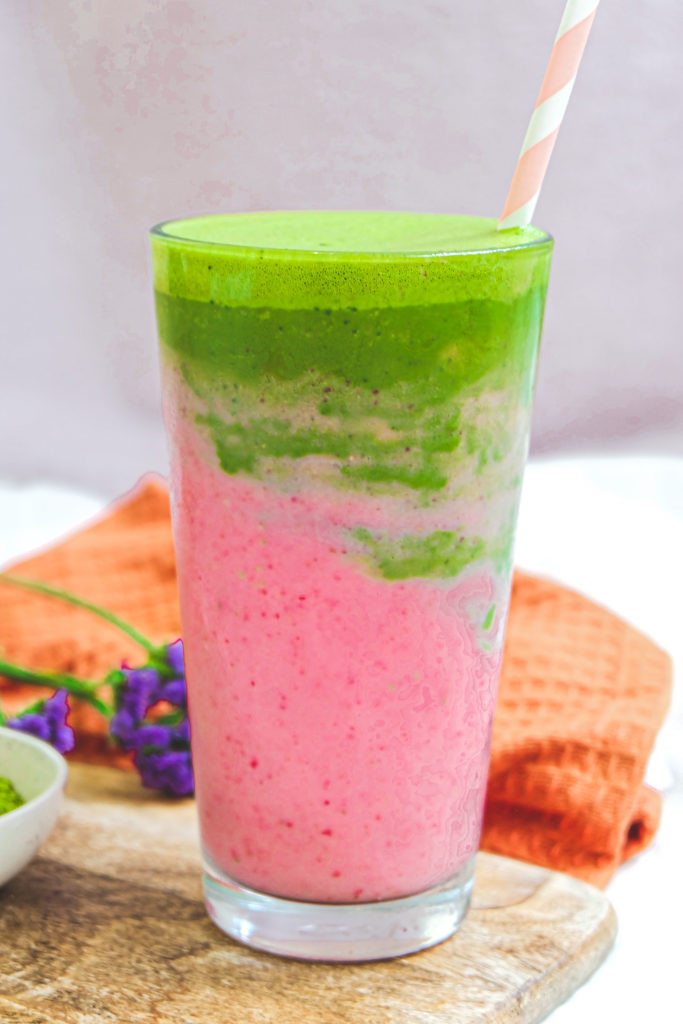 vegan-matcha-strawberry-layer-smoothie-recipe