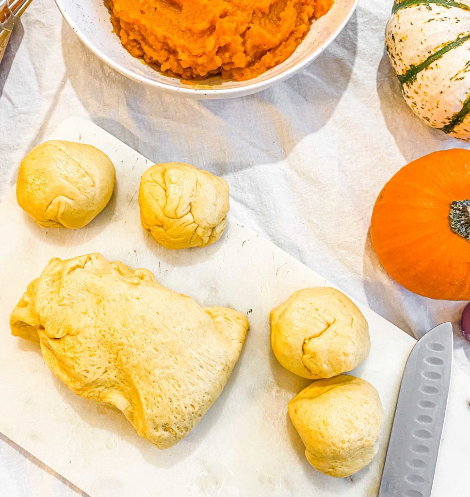 pumpkin-bread-rolls-recipe-dviding-into-a-ball