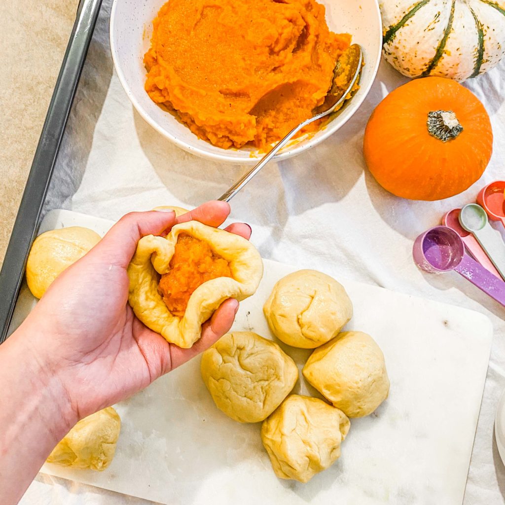 pumpkin-bread-rolls-recipe-filling-roll-up-into-a-ball