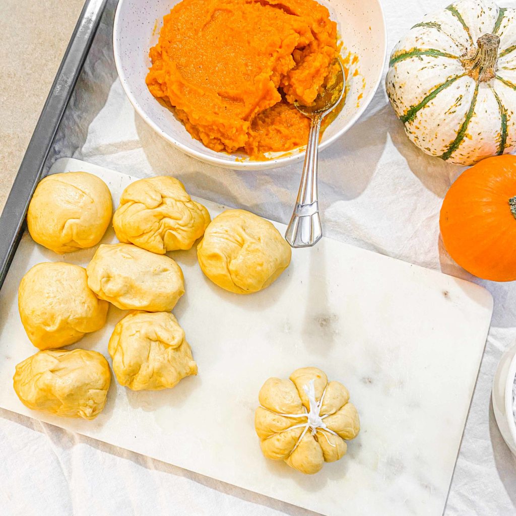 pumpkin-bread-rolls-recipe-tying-twine-to-make-bread-looking-like-pumpkin