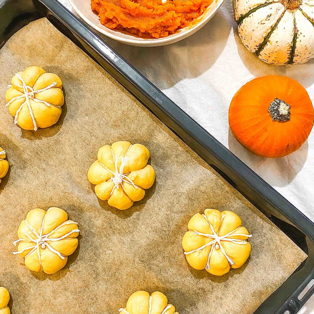 pumpkin-bread-rolls-recipe-baking-how-to-make-bread-looking-like-pumpkin