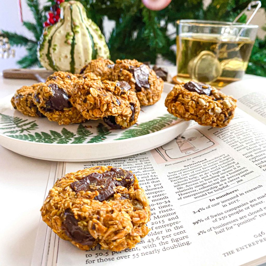 pumpkin-chocolate-chip-oat-cookies-recipe-ingredients-oats-pumpkin-puree-chocolate-low-fat-low-sugar-eating-with-tea