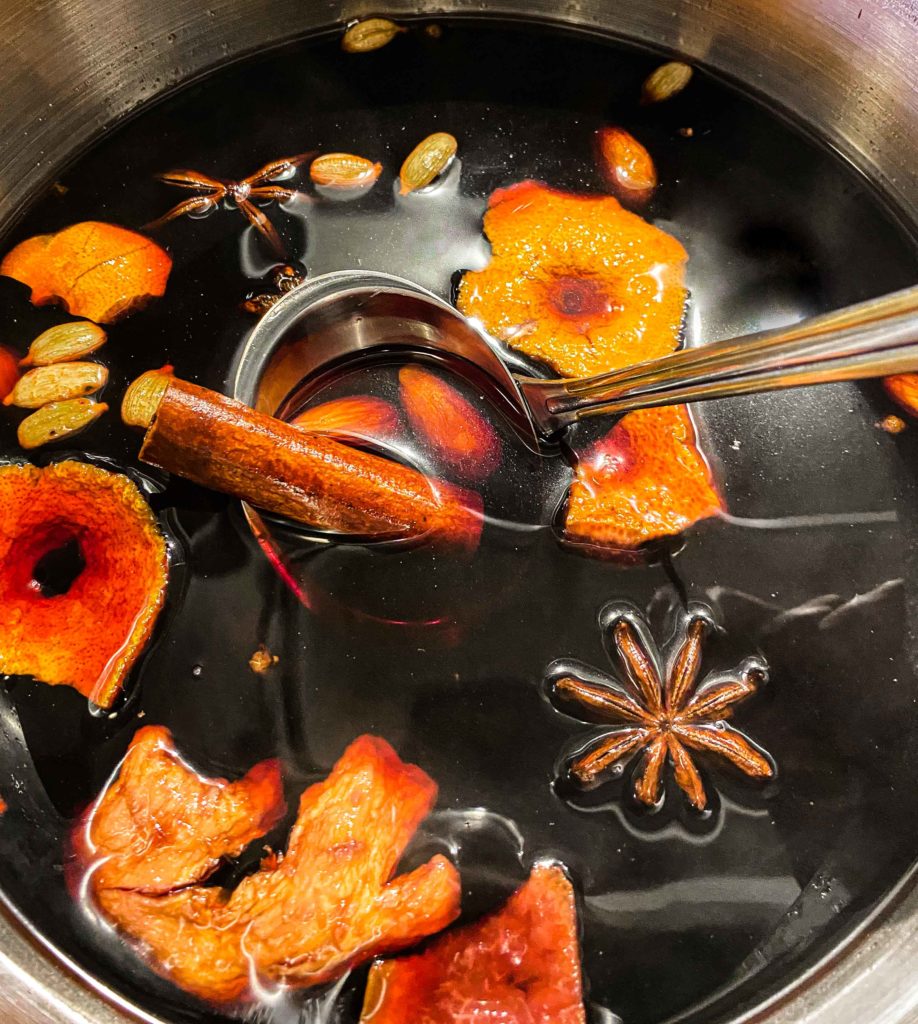 making-mulled-wine-recipe-wine-and-food-guide-pairing