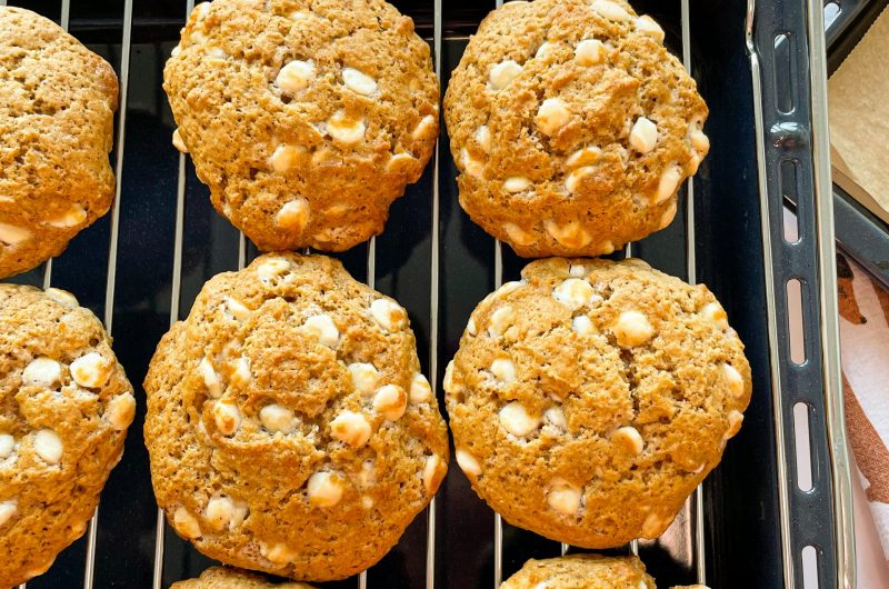 Easy Pumpkin White Chocolate Chips Cookies